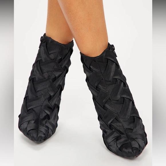 Womens Get In Line Braided Heeled Boots/Booties | Black | NEW/ NEW in BOX!! - Picture 3 of 5